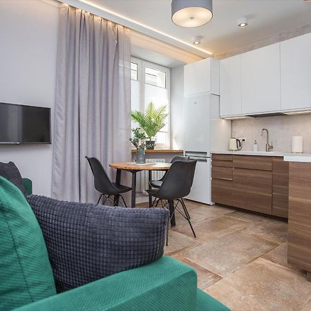Urban Jungle Apartment In The Heart Of The City Белосток Экстерьер фото