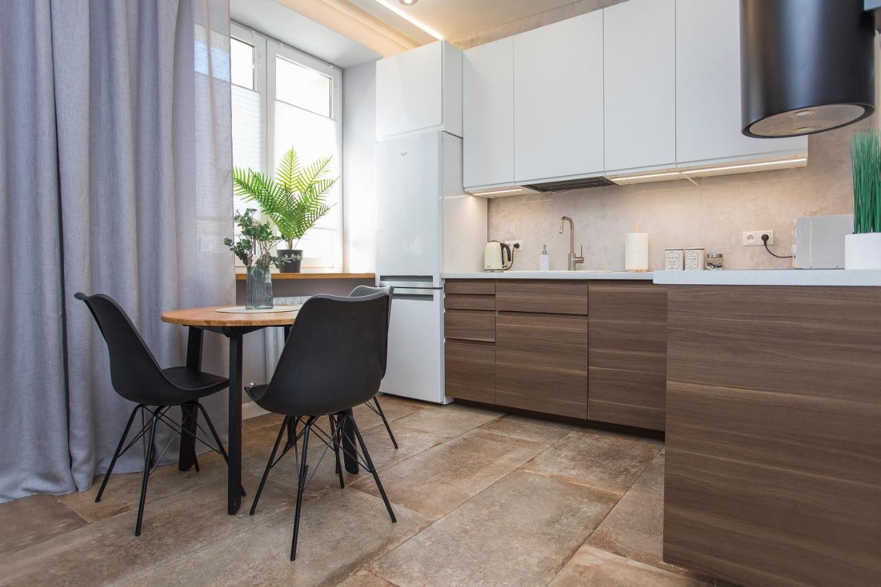 Urban Jungle Apartment In The Heart Of The City Белосток Экстерьер фото