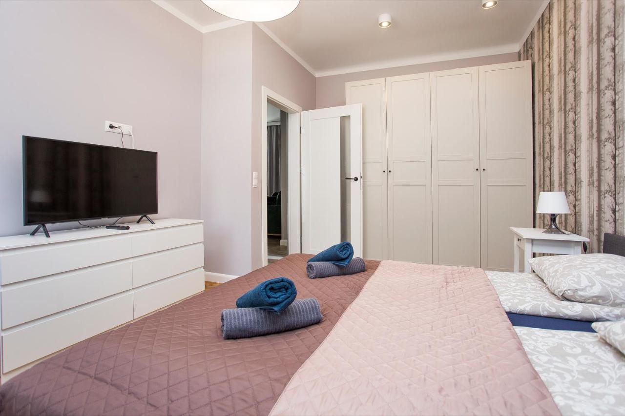 Urban Jungle Apartment In The Heart Of The City Белосток Экстерьер фото