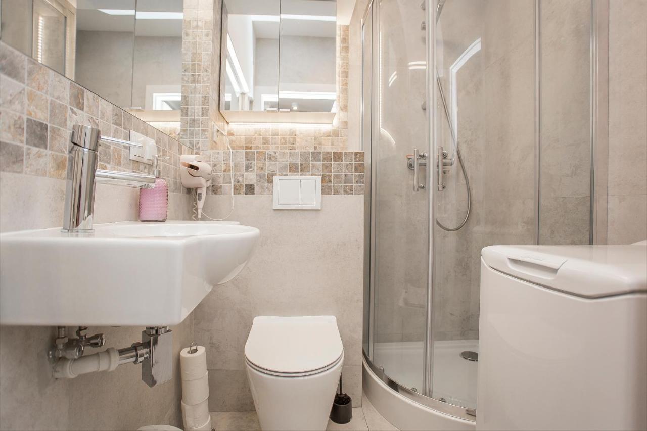 Urban Jungle Apartment In The Heart Of The City Белосток Экстерьер фото